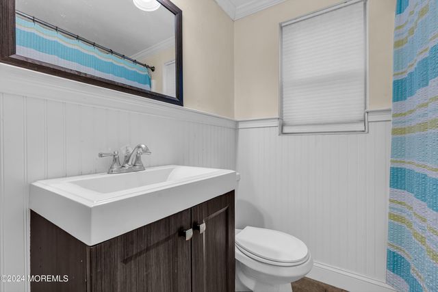 6 Manor Drive, Red Bank, NJ 07701