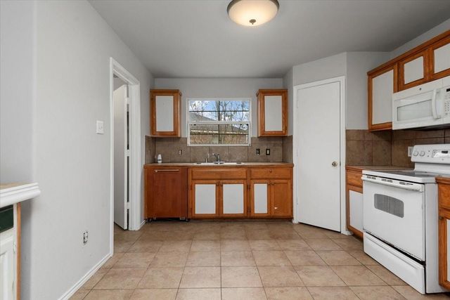 5518 Rio Alamo Street, Rosharon, TX 77583