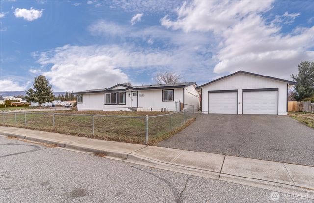 652 S Larch Avenue, East Wenatchee, WA 98802