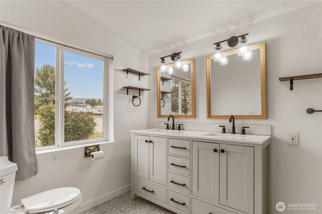 652 S Larch Avenue, East Wenatchee, WA 98802