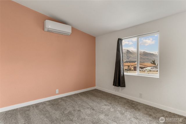 652 S Larch Avenue, East Wenatchee, WA 98802