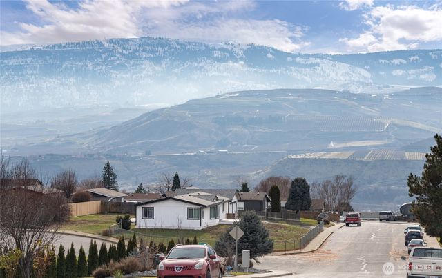 652 S Larch Avenue, East Wenatchee, WA 98802