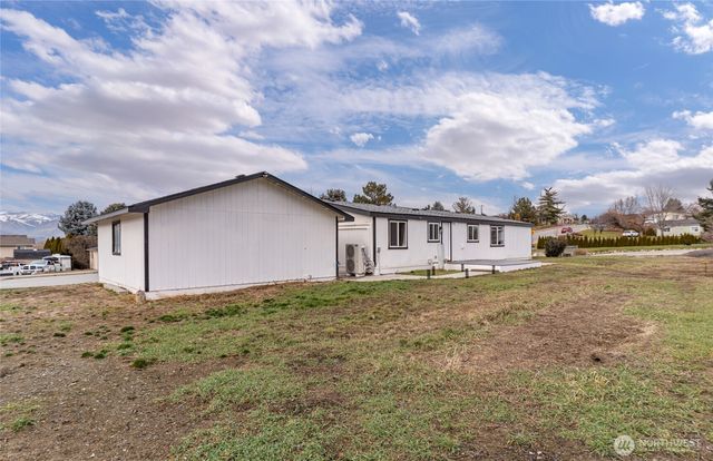 652 S Larch Avenue, East Wenatchee, WA 98802