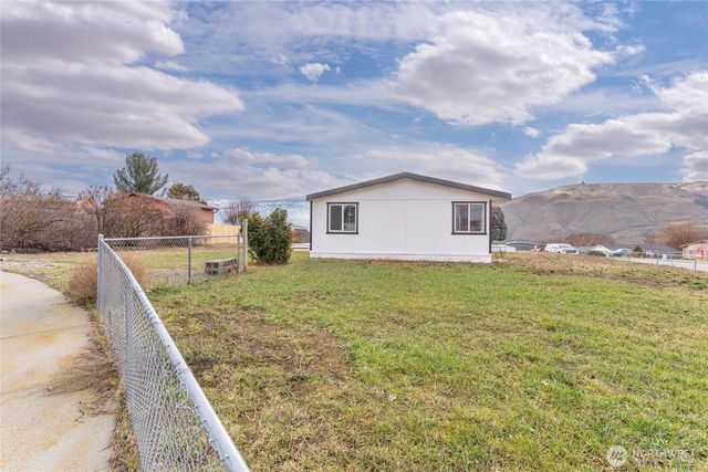 652 S Larch Avenue, East Wenatchee, WA 98802