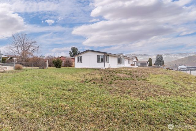 652 S Larch Avenue, East Wenatchee, WA 98802