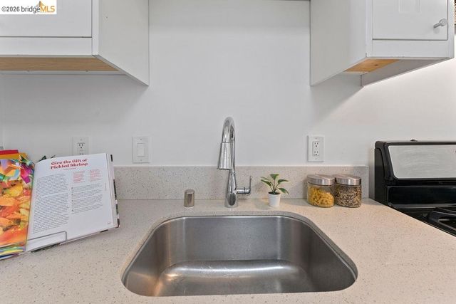 779 17th St, Oakland, CA 94612