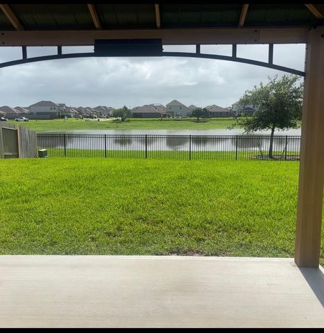 512 Maple Bend Lane, La Marque, TX 77568