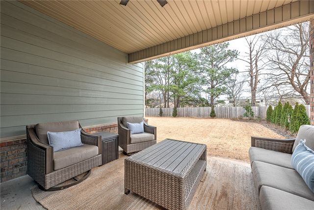 104 Dobson Street, Pea Ridge, AR 72751