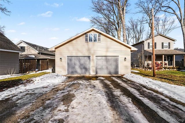 3188 Ponemah Drive, Fenton, MI 48430