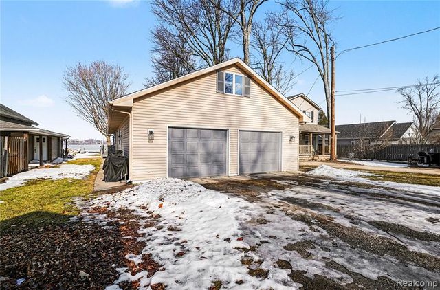 3188 Ponemah Drive, Fenton, MI 48430