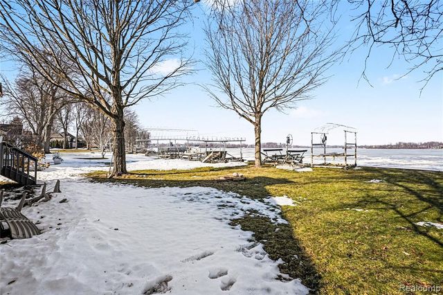 3188 Ponemah Drive, Fenton, MI 48430