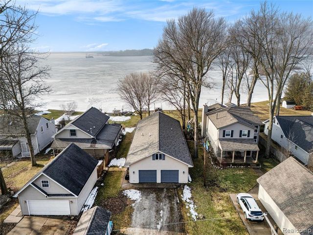 3188 Ponemah Drive, Fenton, MI 48430