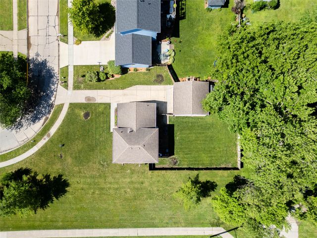 727 22nd Avenue SW, Altoona, IA 50009