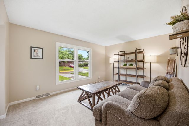 727 22nd Avenue SW, Altoona, IA 50009