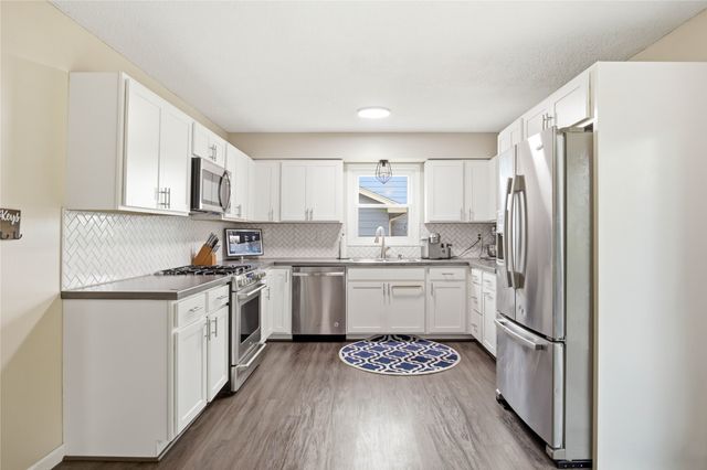 727 22nd Avenue SW, Altoona, IA 50009