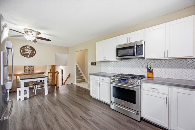 727 22nd Avenue SW, Altoona, IA 50009
