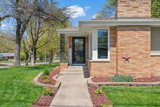 4600 France Avenue N, Robbinsdale, MN 55422