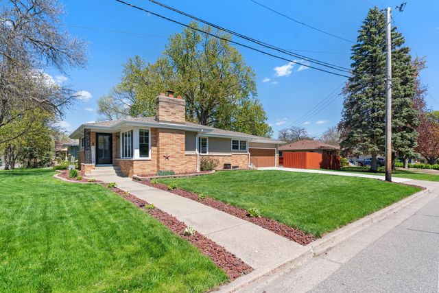 4600 France Avenue N, Robbinsdale, MN 55422
