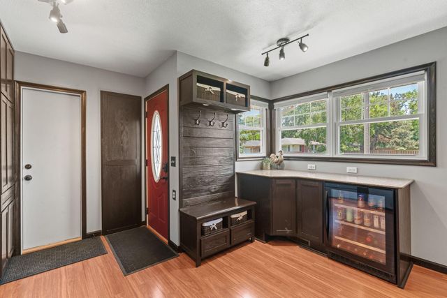 4600 France Avenue N, Robbinsdale, MN 55422