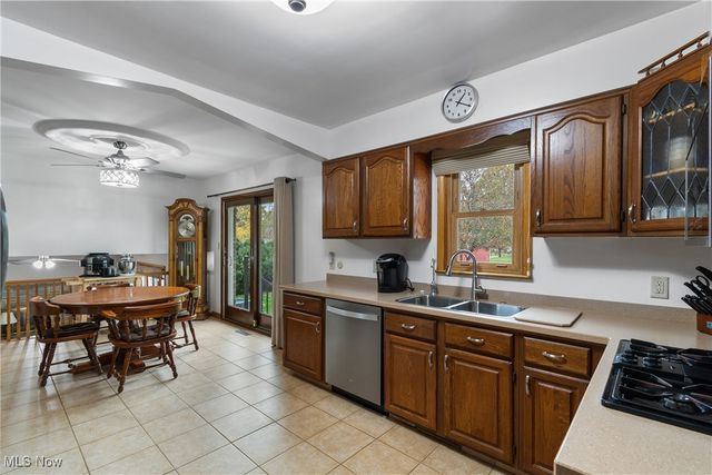 3885 Hugh Street NW, Uniontown, OH 44685