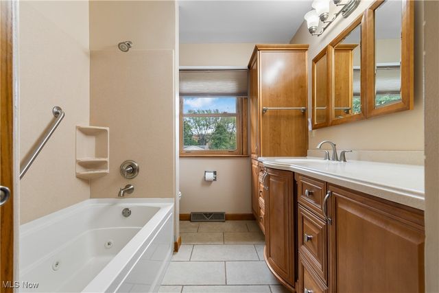 3885 Hugh Street NW, Uniontown, OH 44685