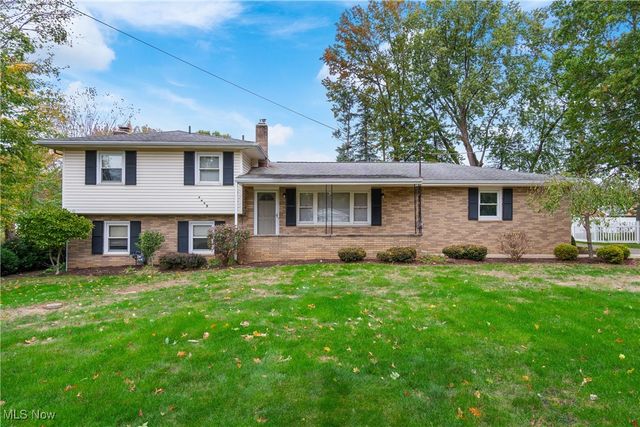 3885 Hugh Street NW, Uniontown, OH 44685