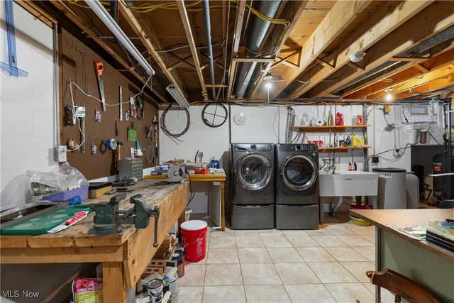 3885 Hugh Street NW, Uniontown, OH 44685