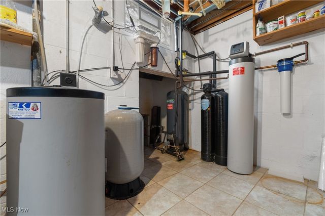 3885 Hugh Street NW, Uniontown, OH 44685