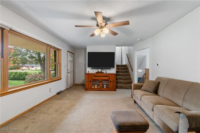 3885 Hugh Street NW, Uniontown, OH 44685