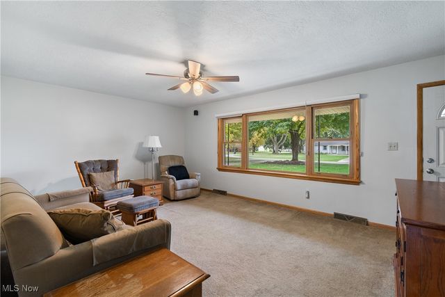 3885 Hugh Street NW, Uniontown, OH 44685