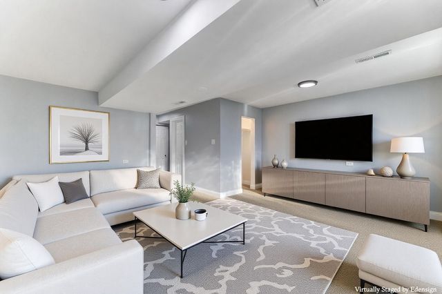 7237 S St Lawrence Avenue, Chicago, IL 60619