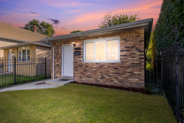 7237 S St Lawrence Avenue, Chicago, IL 60619