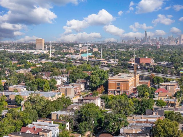 7237 S St Lawrence Avenue, Chicago, IL 60619