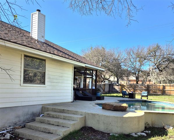 100 Quarry Springs DR, San Marcos, TX 78666