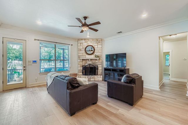 100 Quarry Springs DR, San Marcos, TX 78666