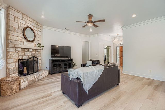 100 Quarry Springs DR, San Marcos, TX 78666