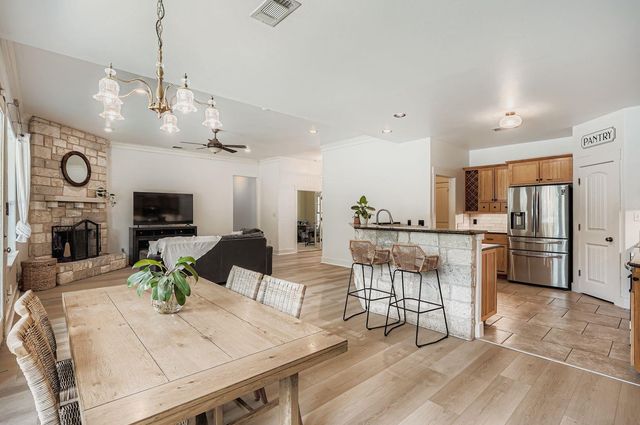 100 Quarry Springs DR, San Marcos, TX 78666