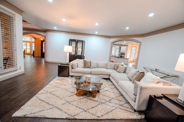 60 Champion Villa Drive, Houston, TX 77069