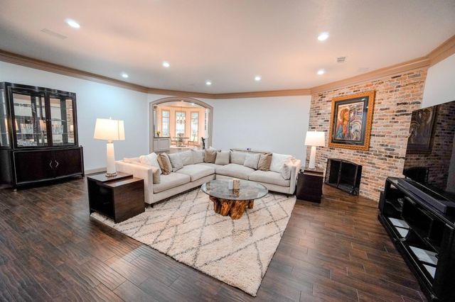 60 Champion Villa Drive, Houston, TX 77069