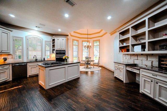 60 Champion Villa Drive, Houston, TX 77069