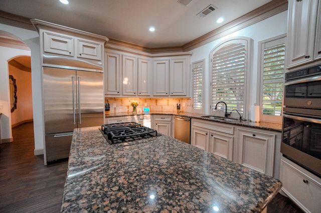 60 Champion Villa Drive, Houston, TX 77069