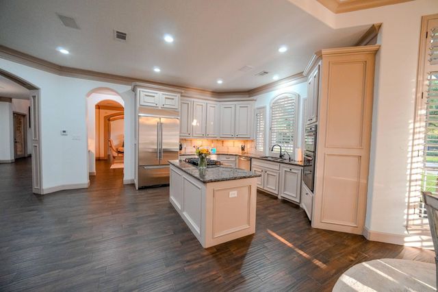 60 Champion Villa Drive, Houston, TX 77069