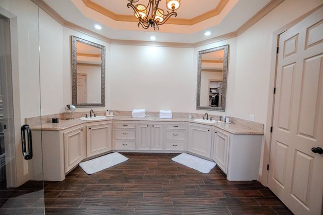 60 Champion Villa Drive, Houston, TX 77069