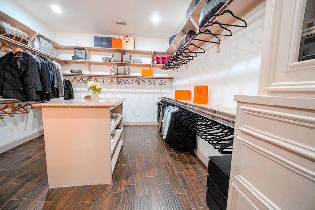 60 Champion Villa Drive, Houston, TX 77069