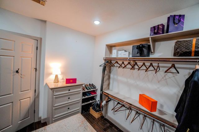 60 Champion Villa Drive, Houston, TX 77069