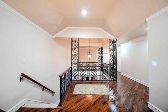 60 Champion Villa Drive, Houston, TX 77069