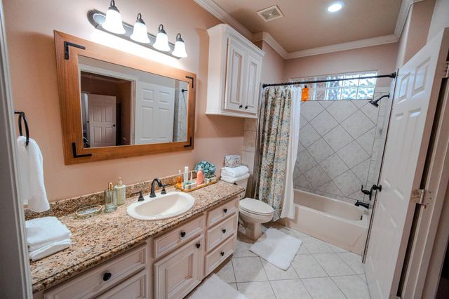 60 Champion Villa Drive, Houston, TX 77069