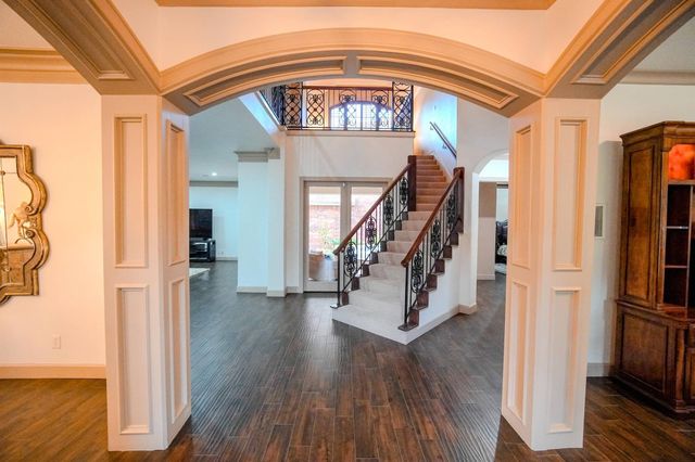 60 Champion Villa Drive, Houston, TX 77069