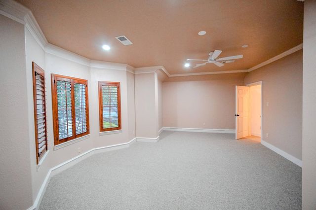 60 Champion Villa Drive, Houston, TX 77069