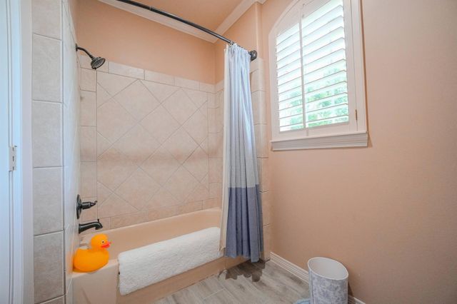 60 Champion Villa Drive, Houston, TX 77069